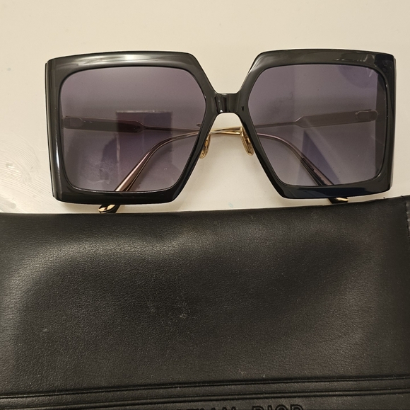 DIORDiorSolar S2U Square Sunglasses Black, Grey Gradient - Picture 3 of 9